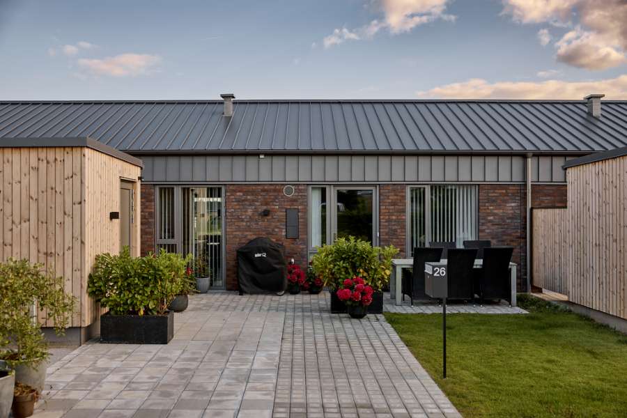 Past and future meet in steel-clad terraced houses with history in the backyard, Jernaldervej 8, 8600 Silkeborg, Denmark